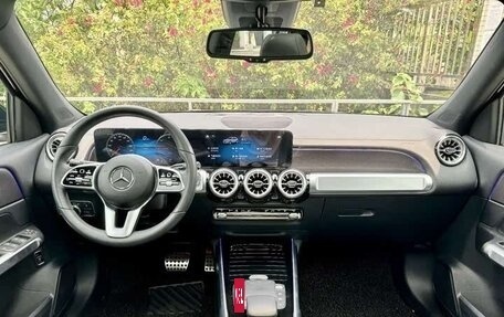 Mercedes-Benz EQB, 2022 год, 2 340 000 рублей, 12 фотография