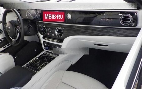 Rolls-Royce Ghost Series II рестайлинг, 2021 год, 27 000 000 рублей, 5 фотография