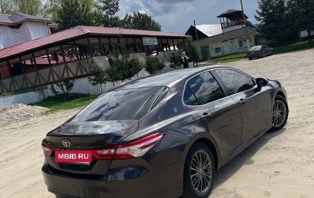 Toyota Camry, 2018 год, 2 850 000 рублей, 4 фотография