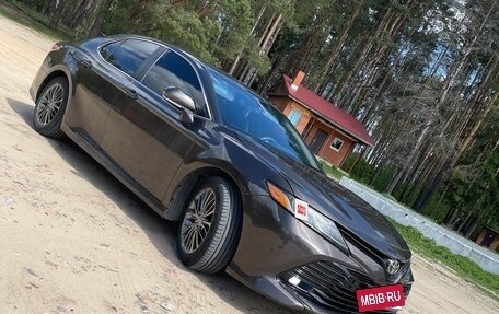 Toyota Camry, 2018 год, 2 850 000 рублей, 3 фотография