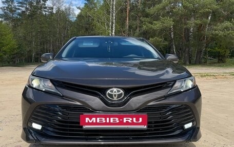 Toyota Camry, 2018 год, 2 850 000 рублей, 7 фотография