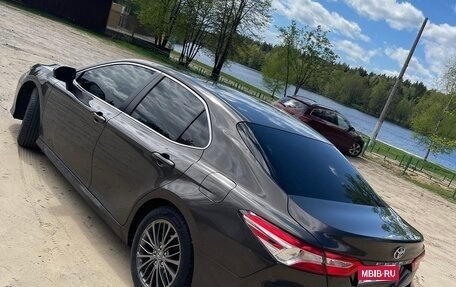 Toyota Camry, 2018 год, 2 850 000 рублей, 6 фотография