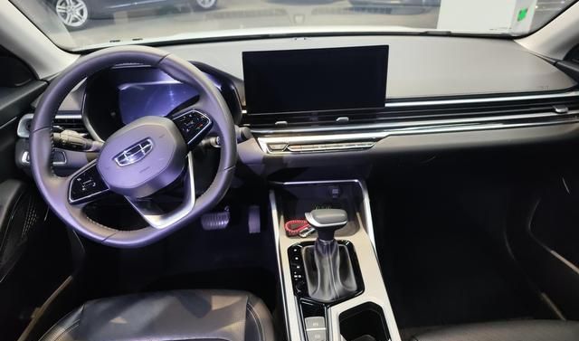 Geely Emgrand, 2024 год, 1 870 000 рублей, 12 фотография