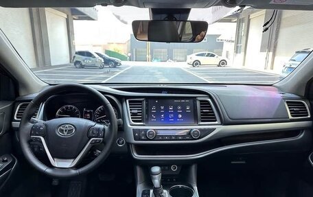 Toyota Highlander III, 2021 год, 3 269 000 рублей, 4 фотография