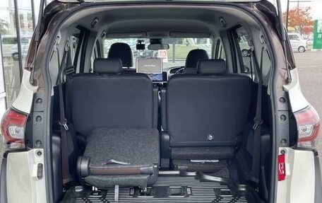Toyota Sienta II, 2021 год, 1 186 000 рублей, 18 фотография