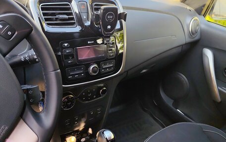 Renault Sandero II рестайлинг, 2017 год, 1 050 000 рублей, 2 фотография