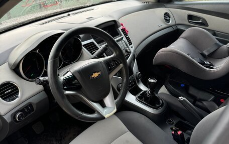 Chevrolet Cruze II, 2010 год, 700 000 рублей, 3 фотография