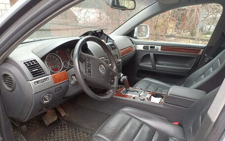 Volkswagen Touareg III, 2003 год, 1 000 000 рублей, 3 фотография