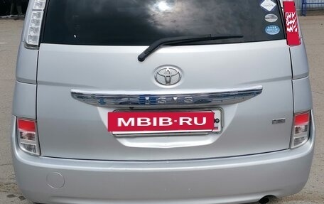 Toyota ISis I, 2011 год, 1 150 000 рублей, 2 фотография