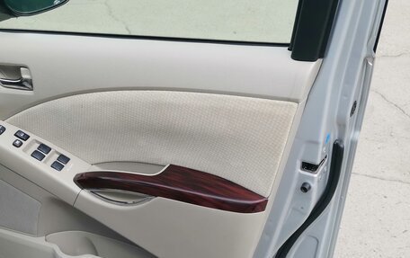 Toyota ISis I, 2011 год, 1 150 000 рублей, 8 фотография