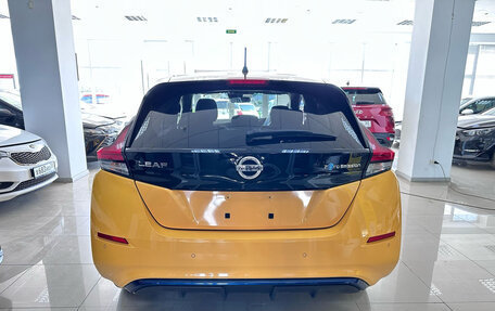 Nissan Leaf II, 2019 год, 1 500 000 рублей, 5 фотография