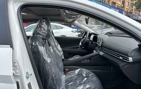 Hyundai Elantra, 2024 год, 1 980 000 рублей, 8 фотография