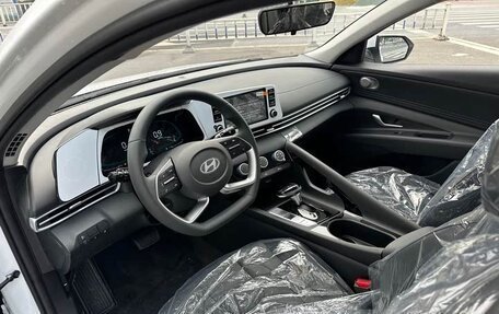 Hyundai Elantra, 2024 год, 1 980 000 рублей, 6 фотография