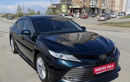 Toyota Camry, 2018 год, 3 050 000 рублей, 2 фотография