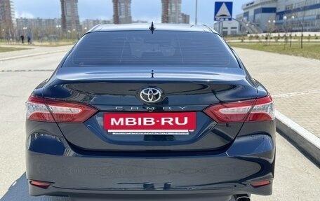 Toyota Camry, 2018 год, 3 050 000 рублей, 6 фотография