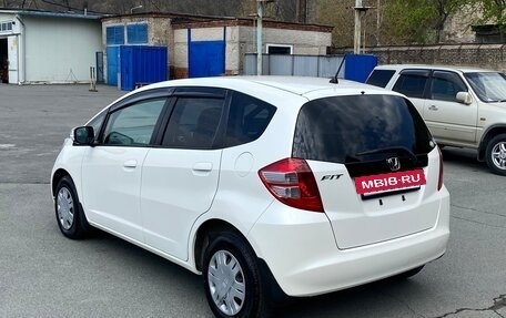 Honda Fit III, 2010 год, 770 000 рублей, 2 фотография