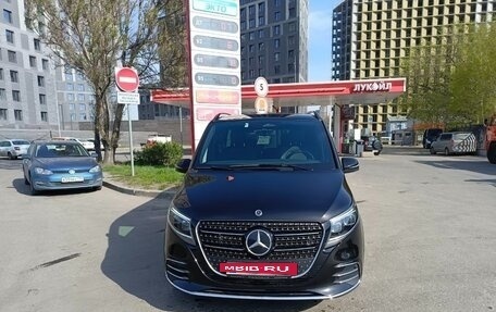 Mercedes-Benz V-Класс, 2024 год, 19 000 000 рублей, 2 фотография