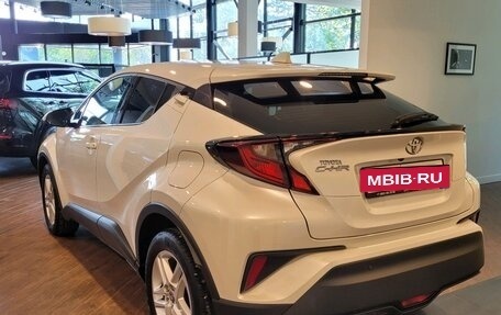 Toyota C-HR I рестайлинг, 2021 год, 2 349 000 рублей, 2 фотография