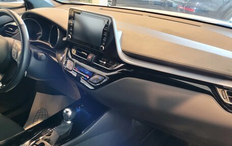 Toyota C-HR I рестайлинг, 2021 год, 2 349 000 рублей, 16 фотография
