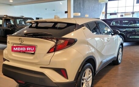 Toyota C-HR I рестайлинг, 2021 год, 2 349 000 рублей, 4 фотография