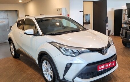 Toyota C-HR I рестайлинг, 2021 год, 2 349 000 рублей, 5 фотография