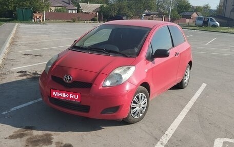 Toyota Yaris III рестайлинг, 2010 год, 550 000 рублей, 1 фотография