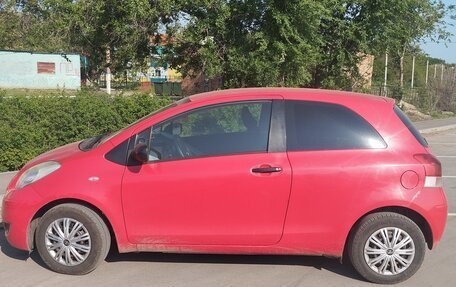 Toyota Yaris III рестайлинг, 2010 год, 550 000 рублей, 2 фотография