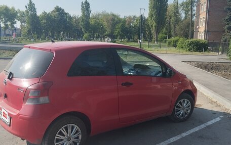 Toyota Yaris III рестайлинг, 2010 год, 550 000 рублей, 4 фотография
