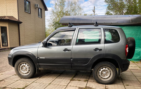 Chevrolet Niva I рестайлинг, 2015 год, 610 000 рублей, 2 фотография