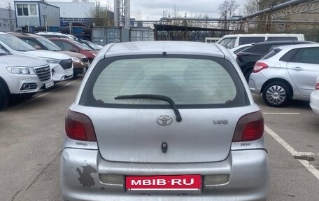Toyota Yaris I рестайлинг, 2001 год, 245 000 рублей, 3 фотография
