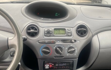 Toyota Yaris I рестайлинг, 2001 год, 245 000 рублей, 8 фотография
