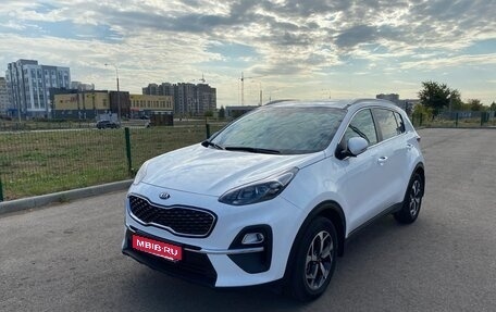 KIA Sportage IV рестайлинг, 2020 год, 2 400 000 рублей, 1 фотография