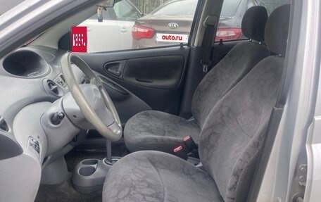 Toyota Yaris I рестайлинг, 2001 год, 245 000 рублей, 7 фотография