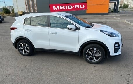 KIA Sportage IV рестайлинг, 2020 год, 2 400 000 рублей, 3 фотография