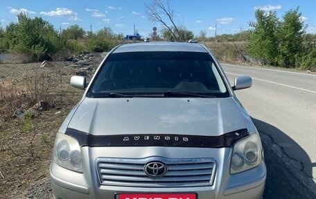 Toyota Avensis III рестайлинг, 2005 год, 610 000 рублей, 1 фотография
