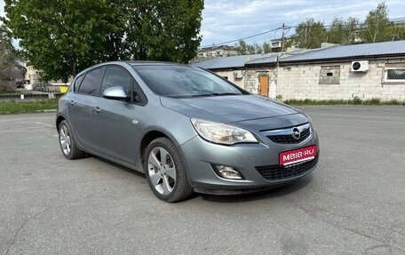 Opel Astra J, 2010 год, 750 000 рублей, 1 фотография