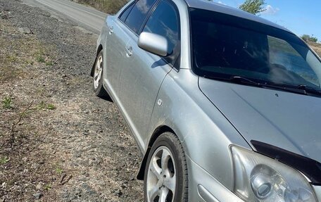 Toyota Avensis III рестайлинг, 2005 год, 610 000 рублей, 2 фотография