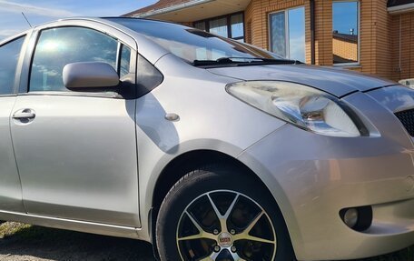 Toyota Yaris III рестайлинг, 2007 год, 590 000 рублей, 2 фотография