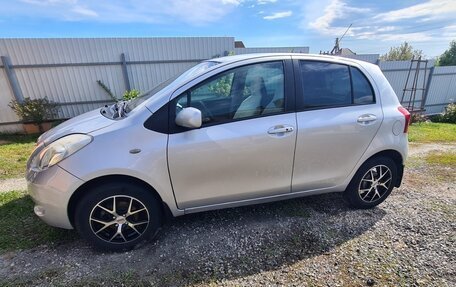 Toyota Yaris III рестайлинг, 2007 год, 590 000 рублей, 3 фотография