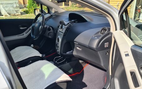Toyota Yaris III рестайлинг, 2007 год, 590 000 рублей, 8 фотография