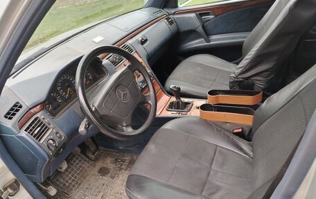 Mercedes-Benz E-Класс, 1997 год, 200 000 рублей, 3 фотография