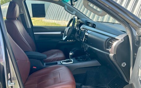 Toyota Hilux VIII, 2017 год, 3 700 000 рублей, 8 фотография