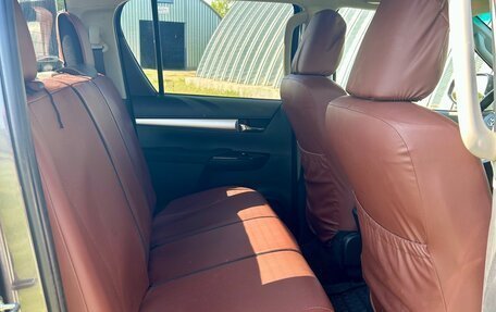 Toyota Hilux VIII, 2017 год, 3 700 000 рублей, 7 фотография