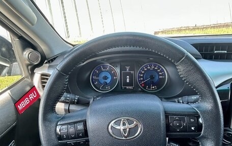 Toyota Hilux VIII, 2017 год, 3 700 000 рублей, 13 фотография