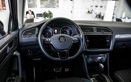 Volkswagen Tiguan II, 2019 год, 2 548 000 рублей, 21 фотография