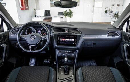 Volkswagen Tiguan II, 2019 год, 2 548 000 рублей, 29 фотография