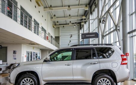 Toyota Land Cruiser Prado 150 рестайлинг 2, 2014 год, 3 598 000 рублей, 4 фотография