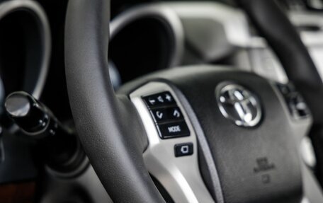 Toyota Land Cruiser Prado 150 рестайлинг 2, 2014 год, 3 598 000 рублей, 15 фотография