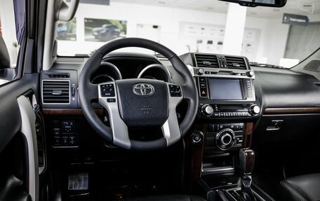 Toyota Land Cruiser Prado 150 рестайлинг 2, 2014 год, 3 598 000 рублей, 23 фотография