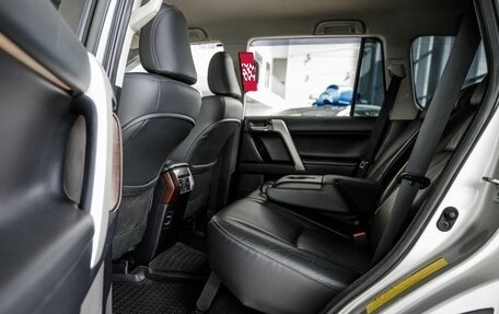 Toyota Land Cruiser Prado 150 рестайлинг 2, 2014 год, 3 598 000 рублей, 24 фотография